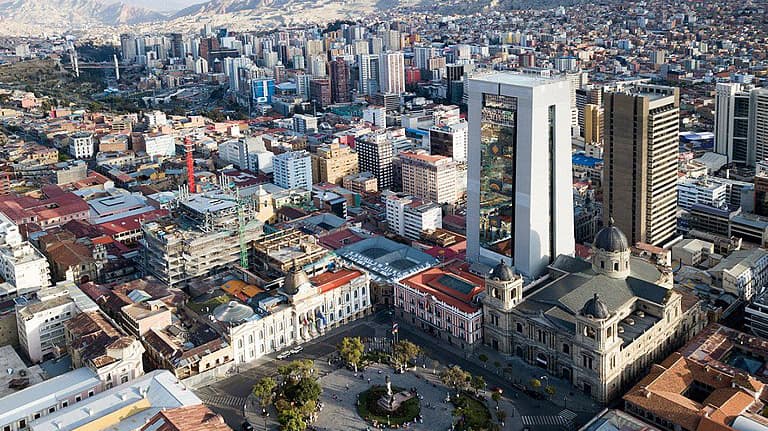 Vista de la Plaza Murillo, con la Casa Grande del Pueblo y la sede del gobierno, en La Paz